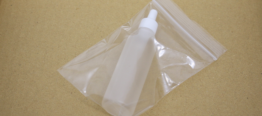 ポリボトルタイプ製品のチャック付袋での梱包・包装例
